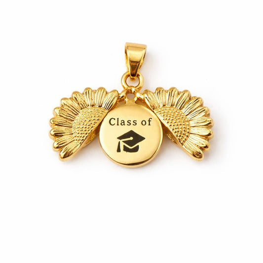 🎓 Dije Graduación “Class of” (Triple Charm) - nenagosling